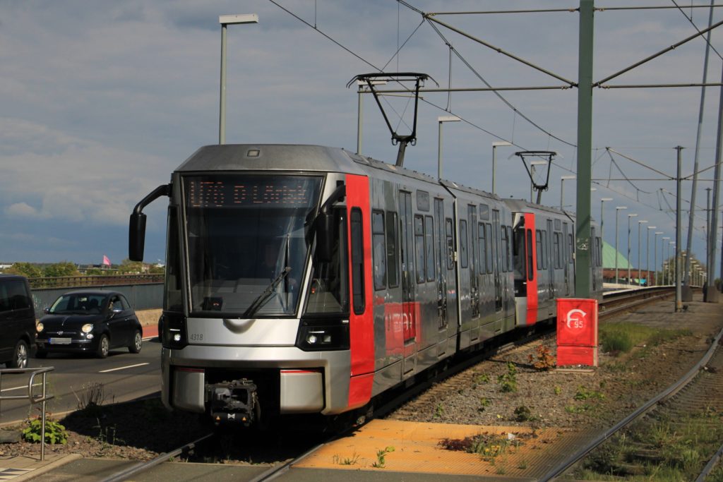 Rheinbahn Stadtbahn HF6 in Düsseldorf Oberkassel